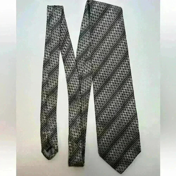 Attractive Bachrach tie, Made in Italy, 100% silk, Black/Tan/Khaki - Picture 3 of 6